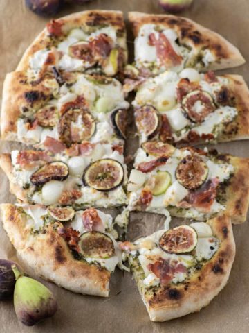 overlay of fig prosciutto pizza