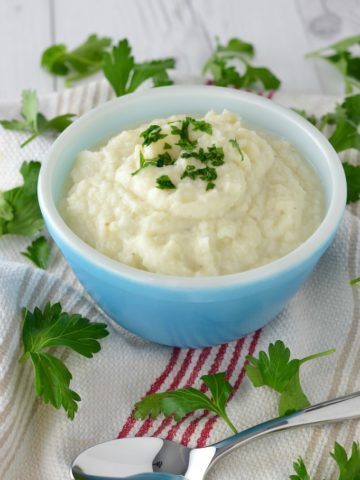 close-up of creamy garlic mashed cauliflower in blue bowl
