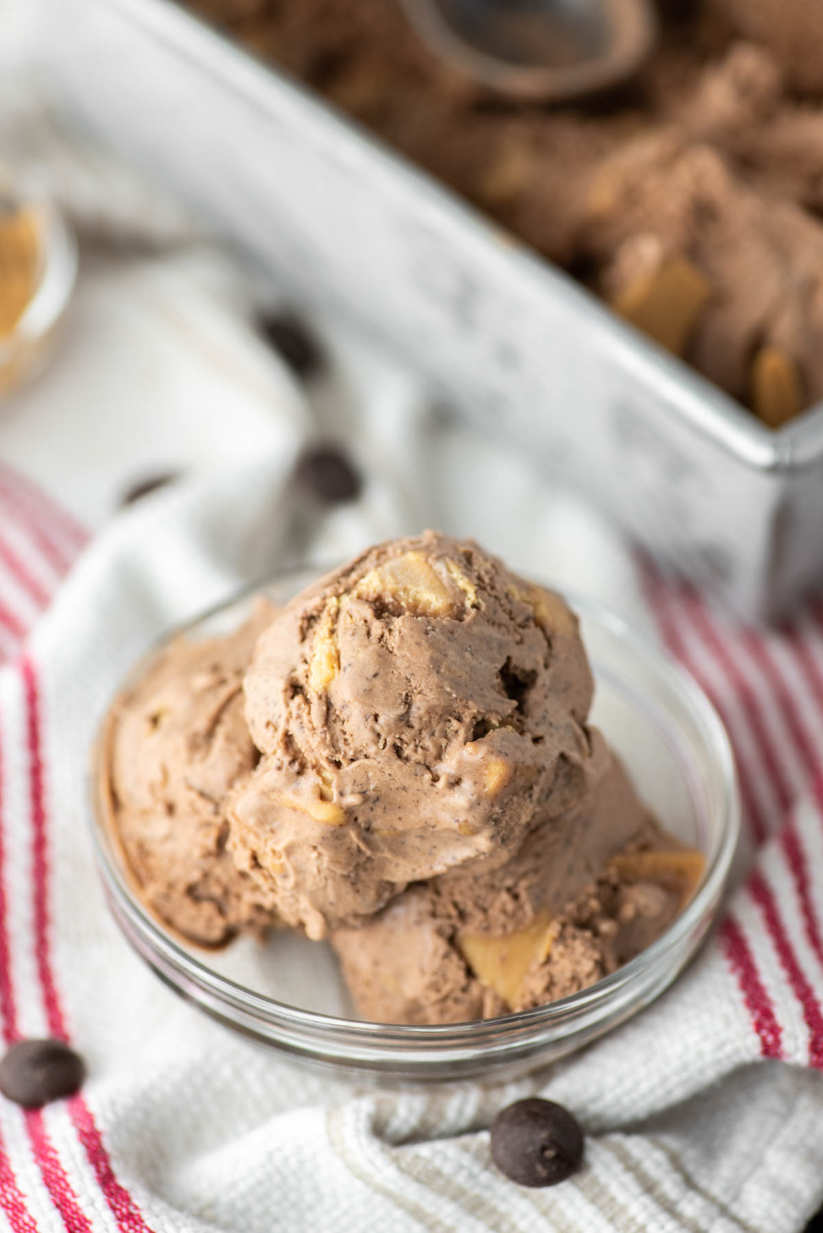 chocolate peanut butter ice cream in glass bowl