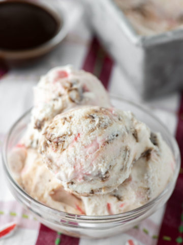 peppermint ice cream in glass bowl