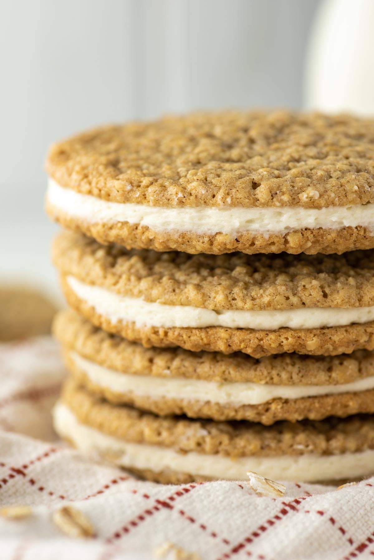 4 stacked oatmeal cream pies