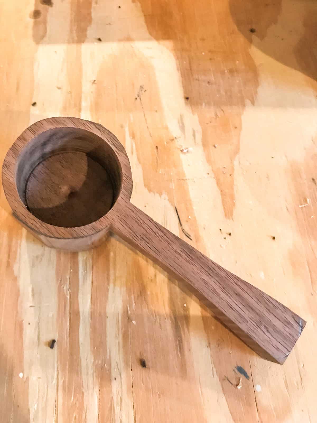 coffee scoop on wood bard