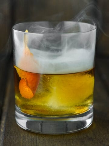 glass of smoked old fashioned