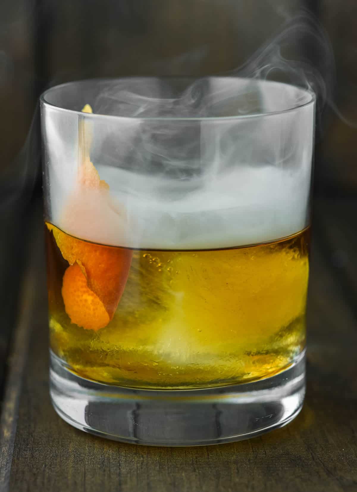 glass of smoked old fashioned